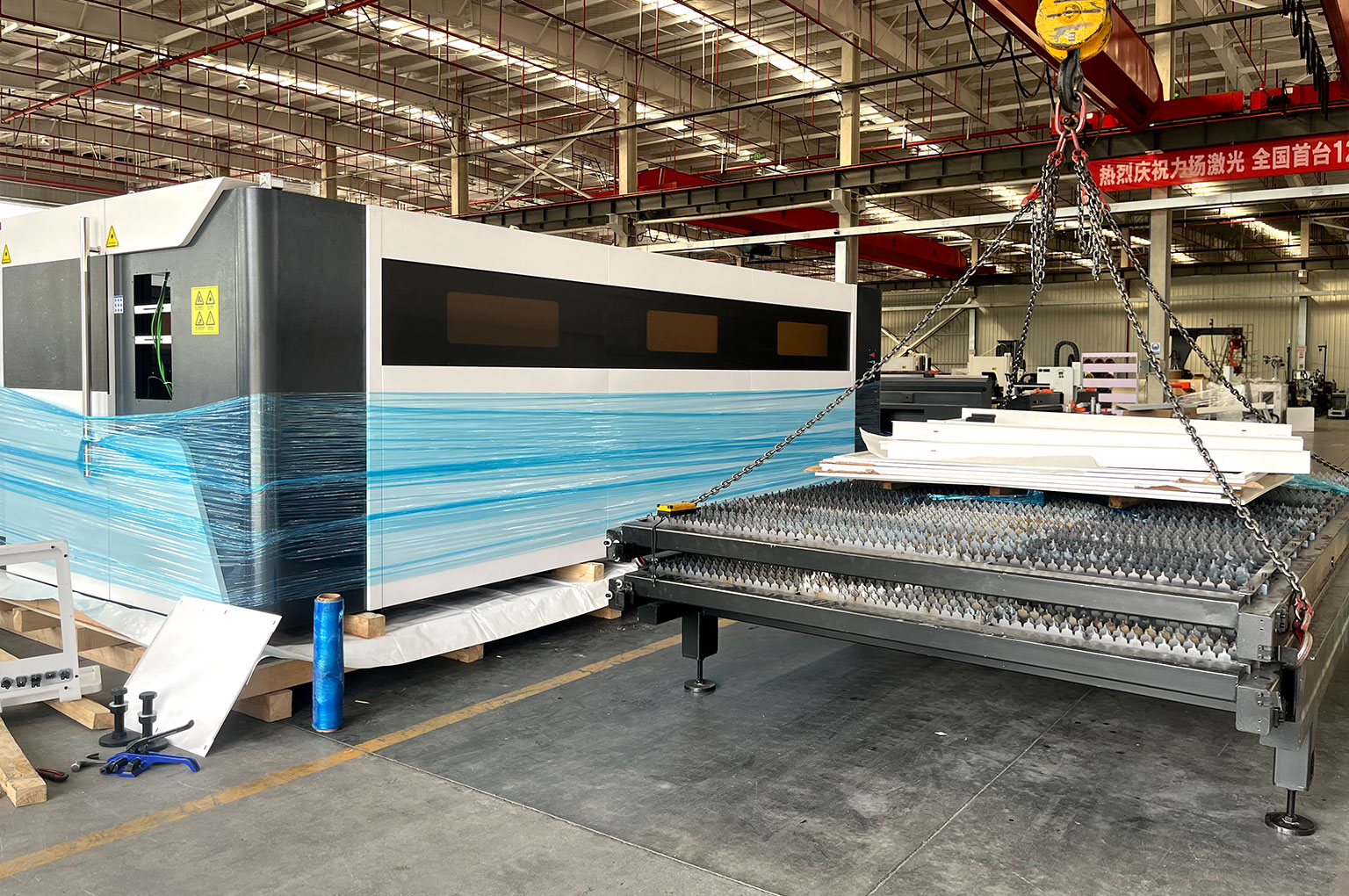 Leyoung Laser’s 6000W Closed-Type Exchange Workbench Fiber Laser Cutting Machine Successfully Shipped to Poland