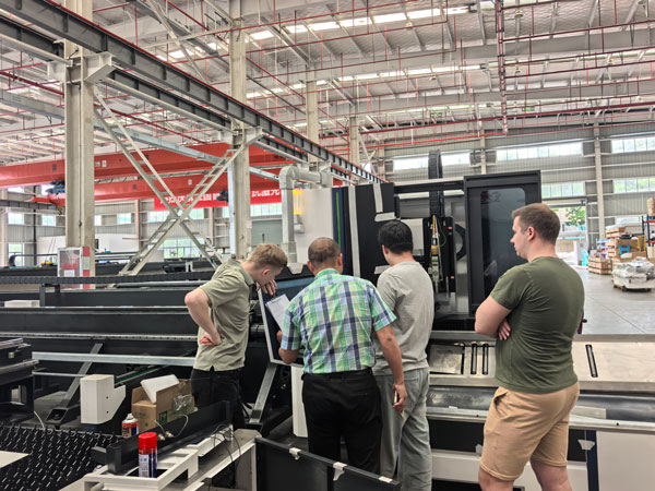Russian Clients Visit Wuxi Liyang Laser & Witness Excellent Performance of Zero-Tail Pipe Cutting Machine-Laser Cutting Machine | LIYANG Laser from China Russian Clients Visit Wuxi Liyang Laser & Witness Excellent Performance of Zero-Tail Pipe Cutting Machine-Laser Cutting Machine | LIYANG Laser from China