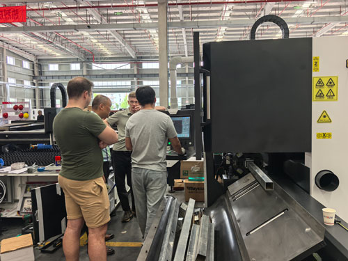 Russian Clients Visit Wuxi Liyang Laser & Witness Excellent Performance of Zero-Tail Pipe Cutting Machine-Laser Cutting Machine | LIYANG Laser from China Russian Clients Visit Wuxi Liyang Laser & Witness Excellent Performance of Zero-Tail Pipe Cutting Machine-Laser Cutting Machine | LIYANG Laser from China