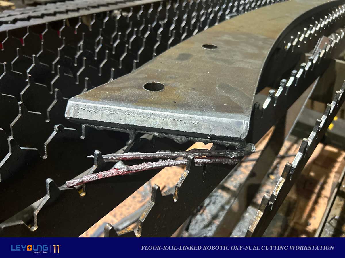 Ground-Rail Linked Robotic Flame Cutting Workstation Intelligent K-Groove Cutting Solution for 20–100mm Thick Carbon Steel Plates-Laser Cutting Machine | LIYANG Laser from China Ground-Rail Linked Robotic Flame Cutting Workstation Intelligent K-Groove Cutting Solution for 20–100mm Thick Carbon Steel Plates-Laser Cutting Machine | LIYANG Laser from China