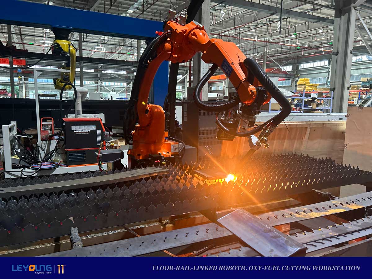 Ground-Rail Linked Robotic Flame Cutting Workstation Intelligent K-Groove Cutting Solution for 20–100mm Thick Carbon Steel Plates-Laser Cutting Machine | LIYANG Laser from China Ground-Rail Linked Robotic Flame Cutting Workstation Intelligent K-Groove Cutting Solution for 20–100mm Thick Carbon Steel Plates-Laser Cutting Machine | LIYANG Laser from China
