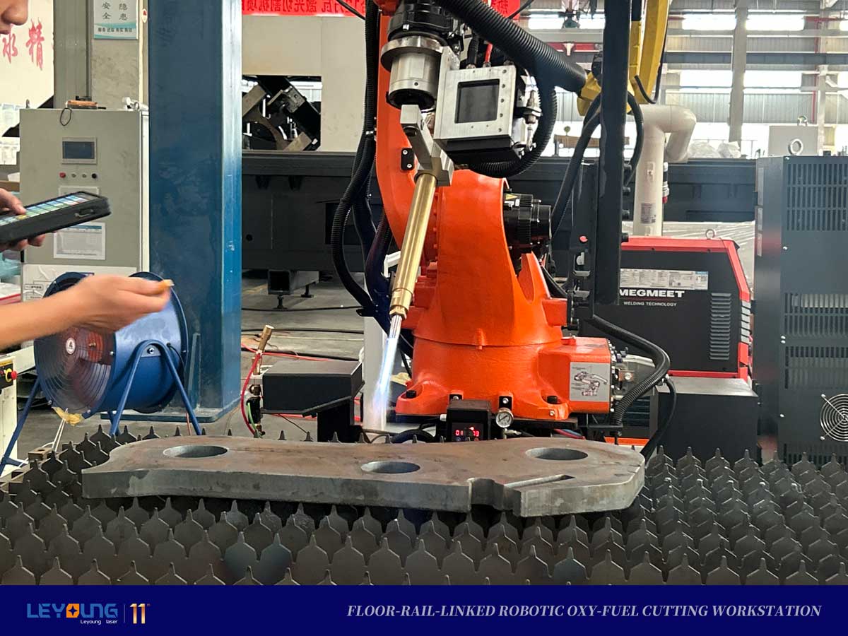 Ground-Rail Linked Robotic Flame Cutting Workstation Intelligent K-Groove Cutting Solution for 20–100mm Thick Carbon Steel Plates-Laser Cutting Machine | LIYANG Laser from China Ground-Rail Linked Robotic Flame Cutting Workstation Intelligent K-Groove Cutting Solution for 20–100mm Thick Carbon Steel Plates-Laser Cutting Machine | LIYANG Laser from China